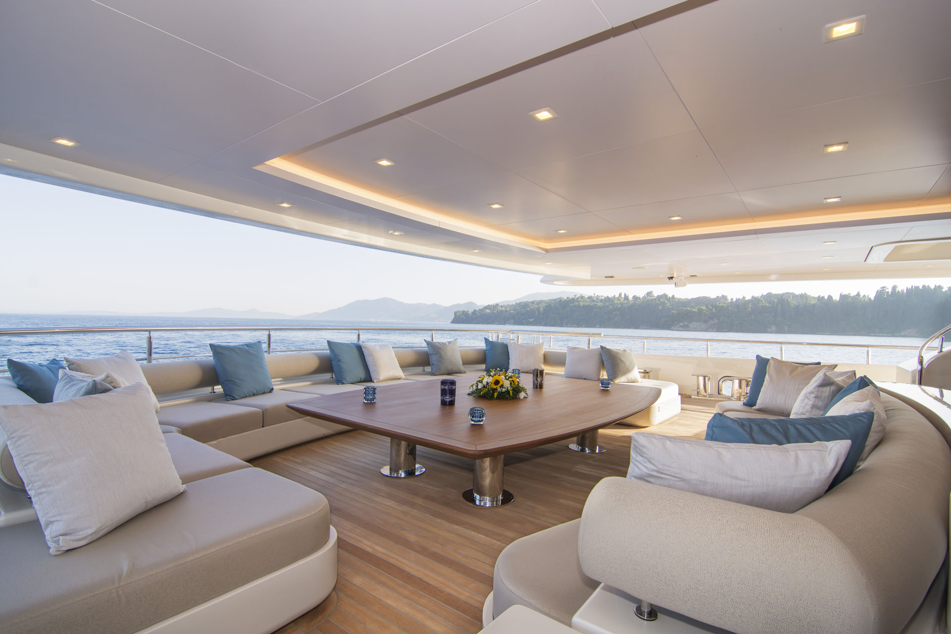 huge aft deck seating area.jpg