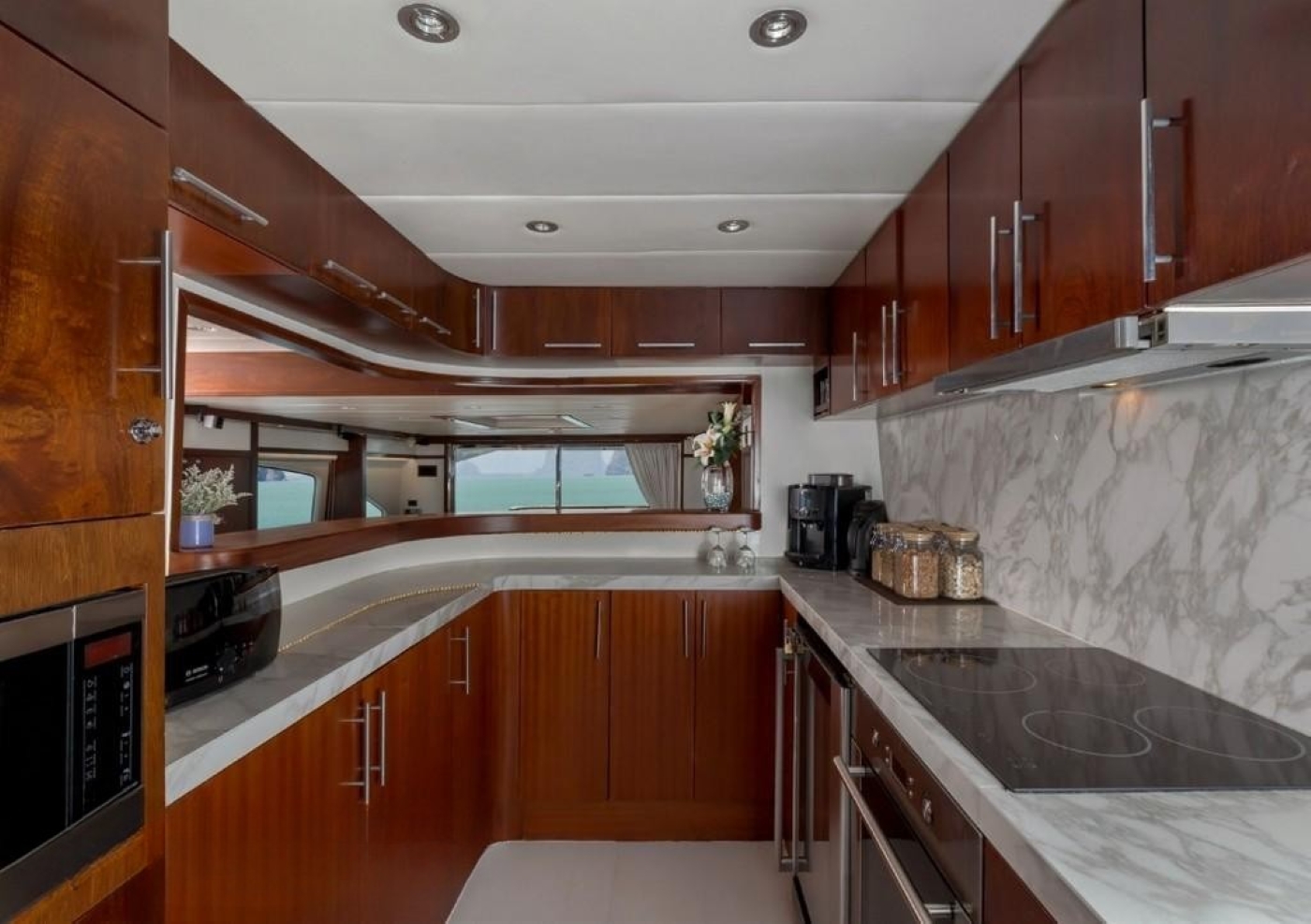 kitchen area .jpg