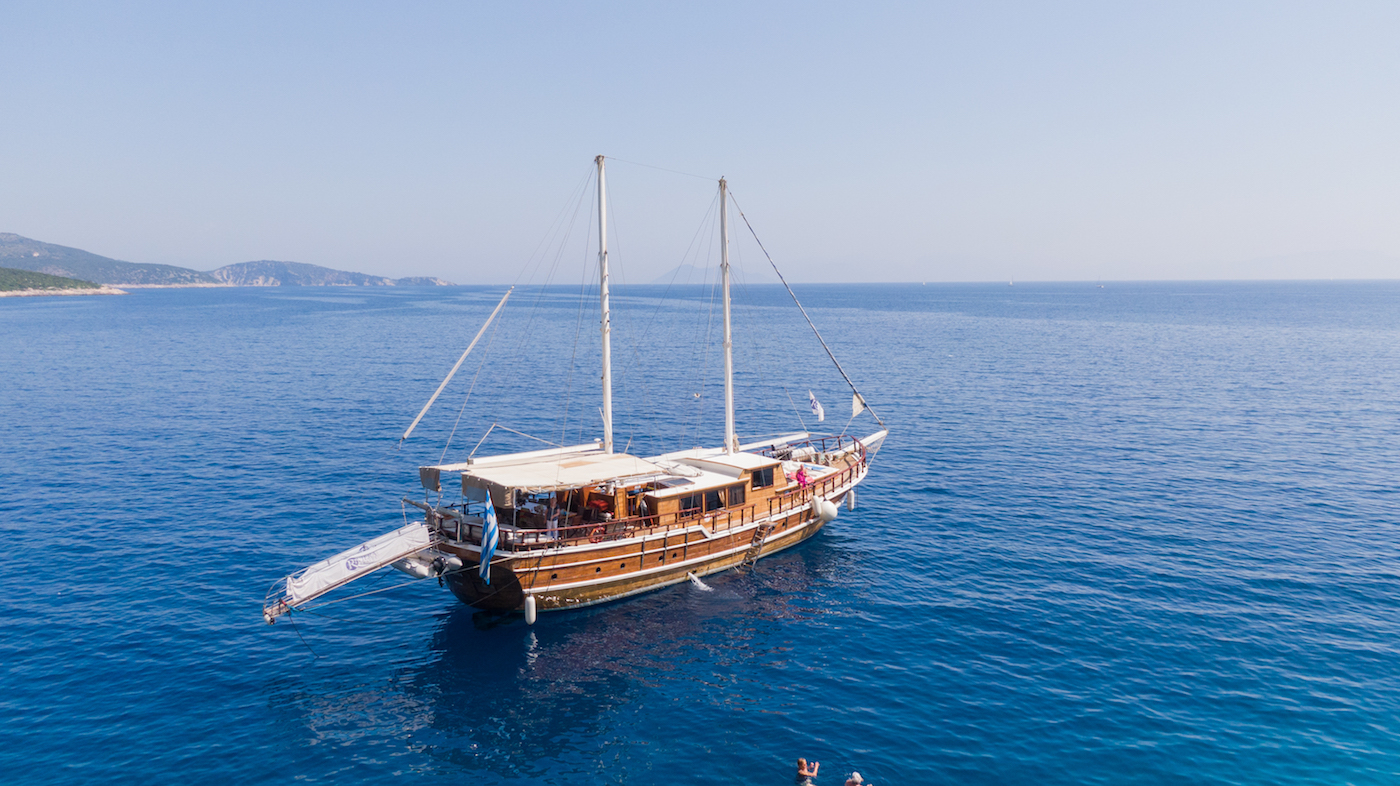 luxury yacht HARMONIA.jpg