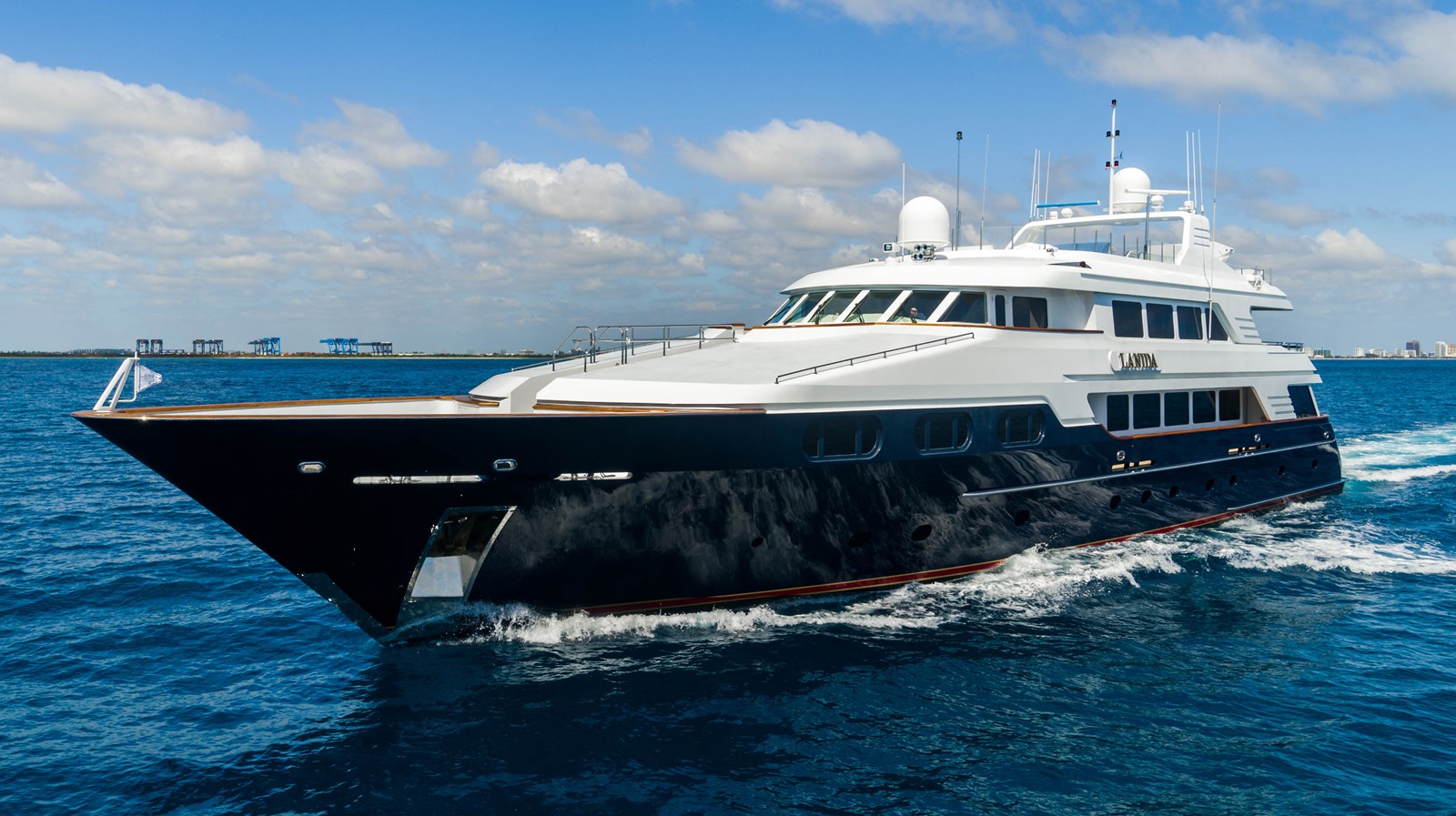 luxury yacht LANIDA.jpg