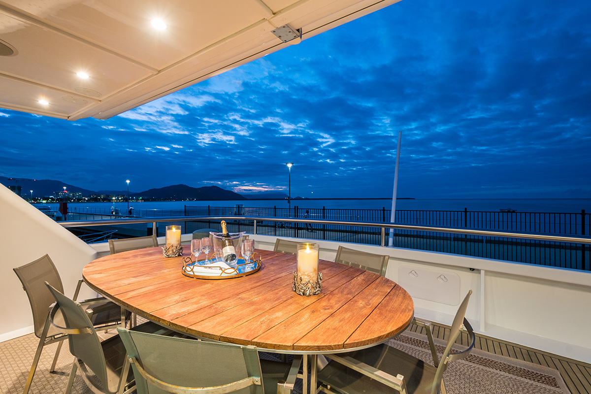 luxury-cruise-upper-deck-02.jpg