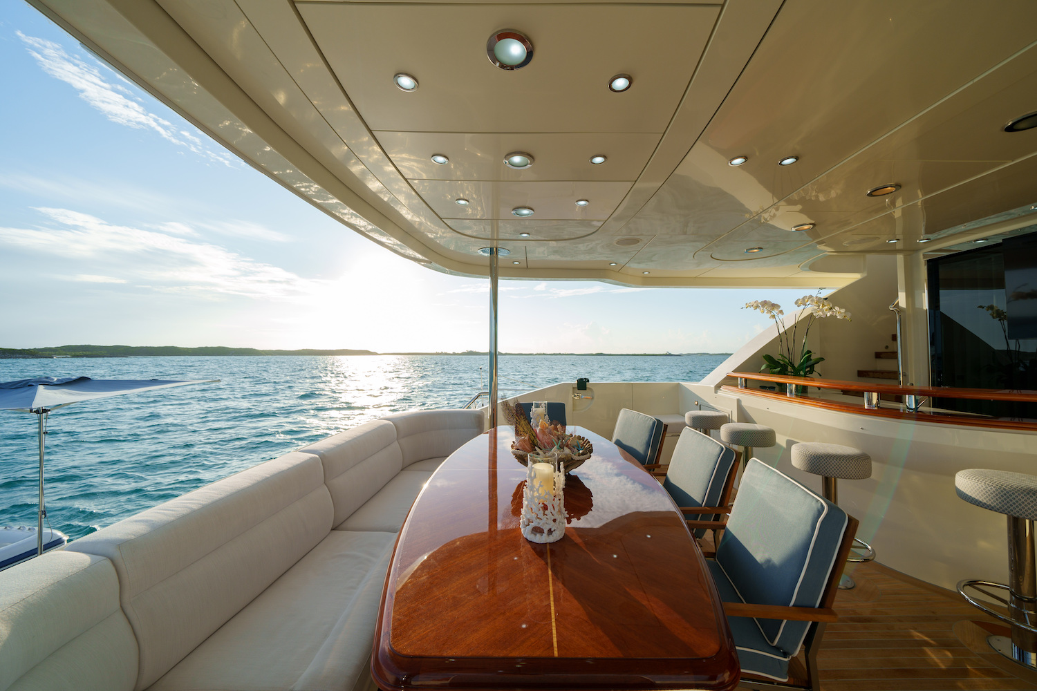 main deck aft dining.jpg
