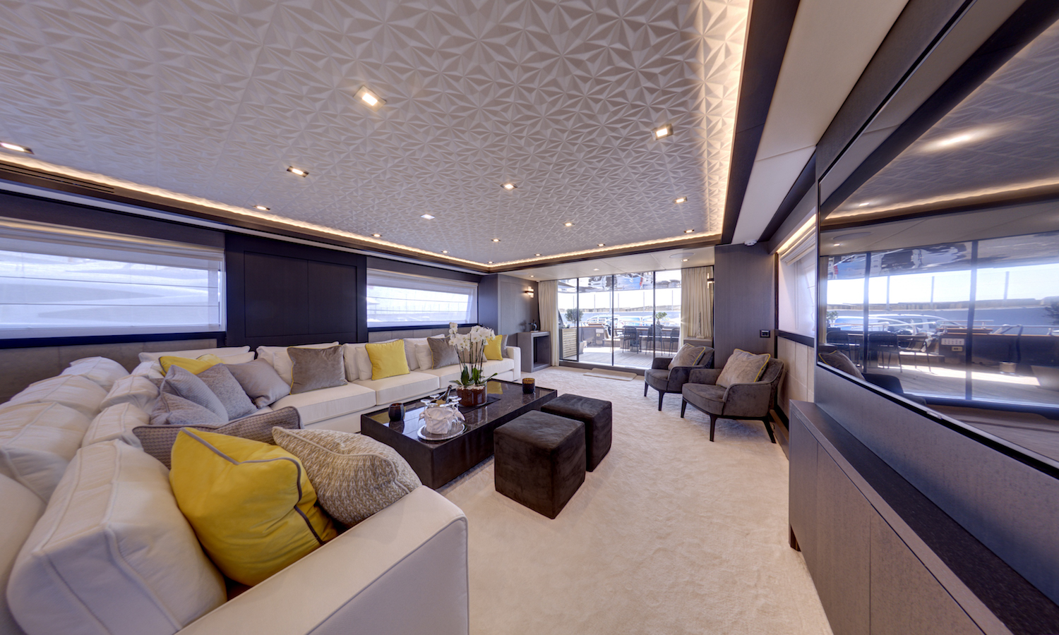 main saloon - looking aft.jpg
