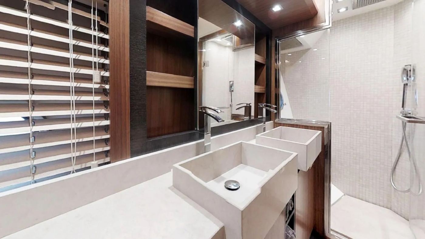 master Bathroom 02.jpg