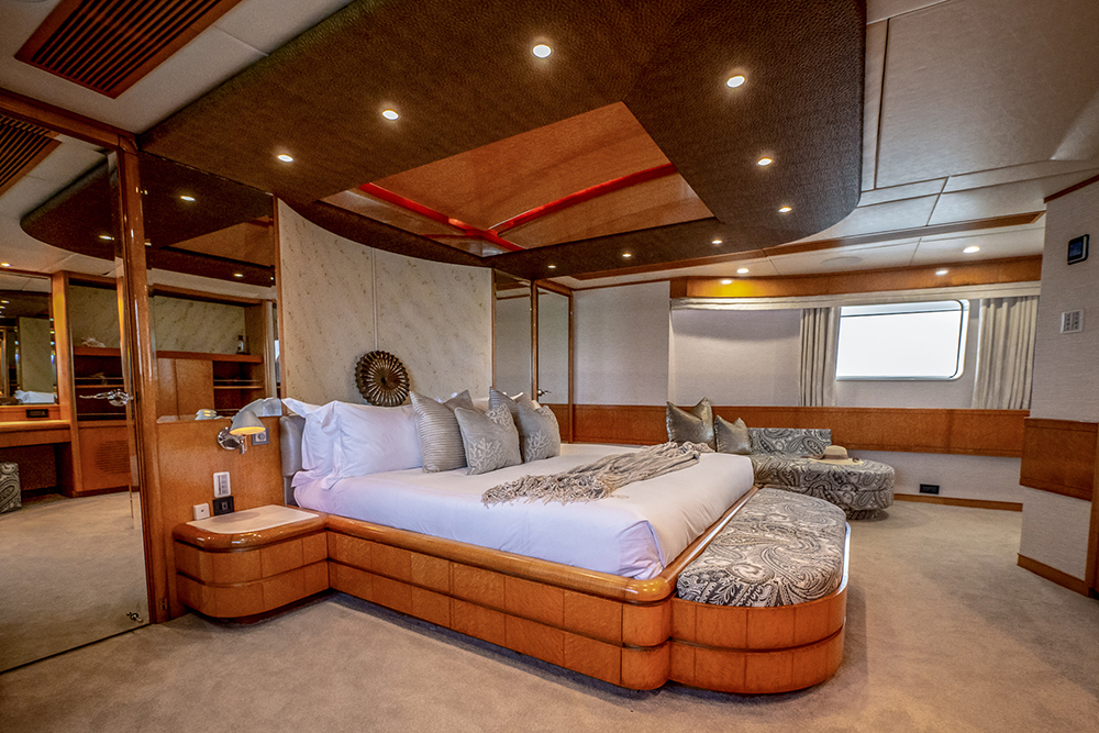 master cabin1 island heiress.jpg
