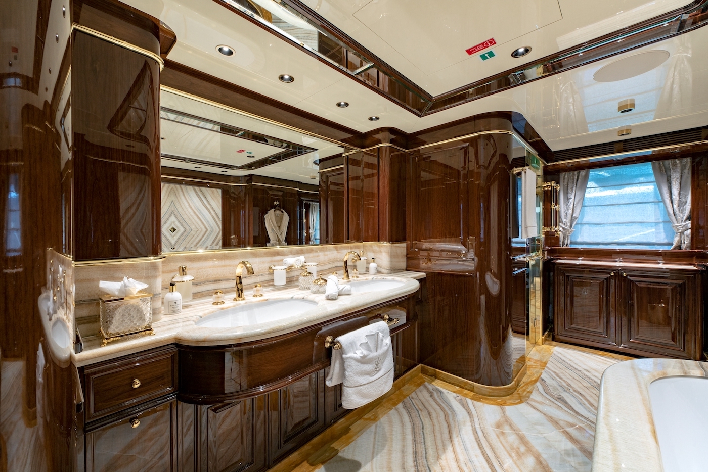 master ensuite bathroom - main deck.jpg