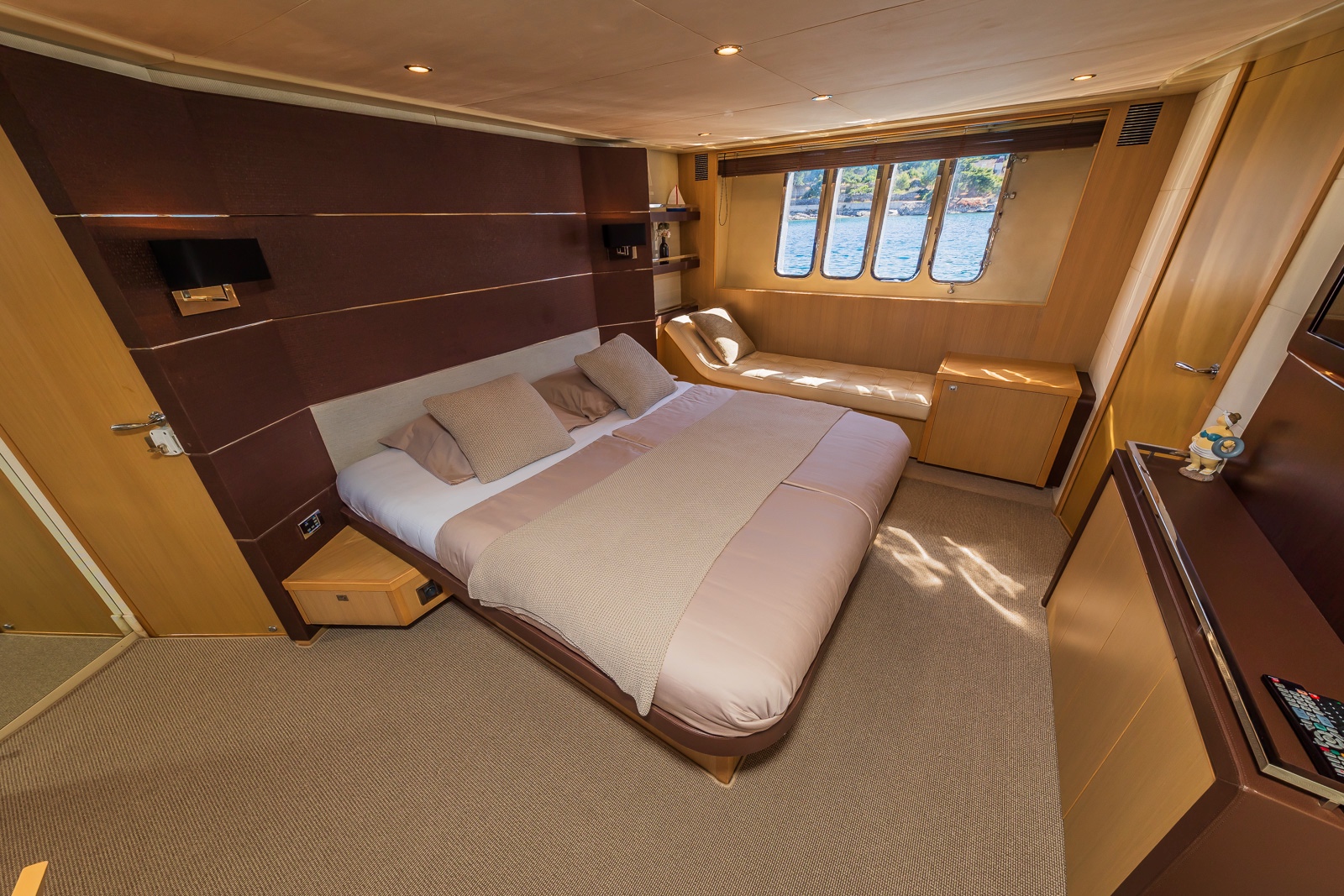 master guest  cabin.jpg