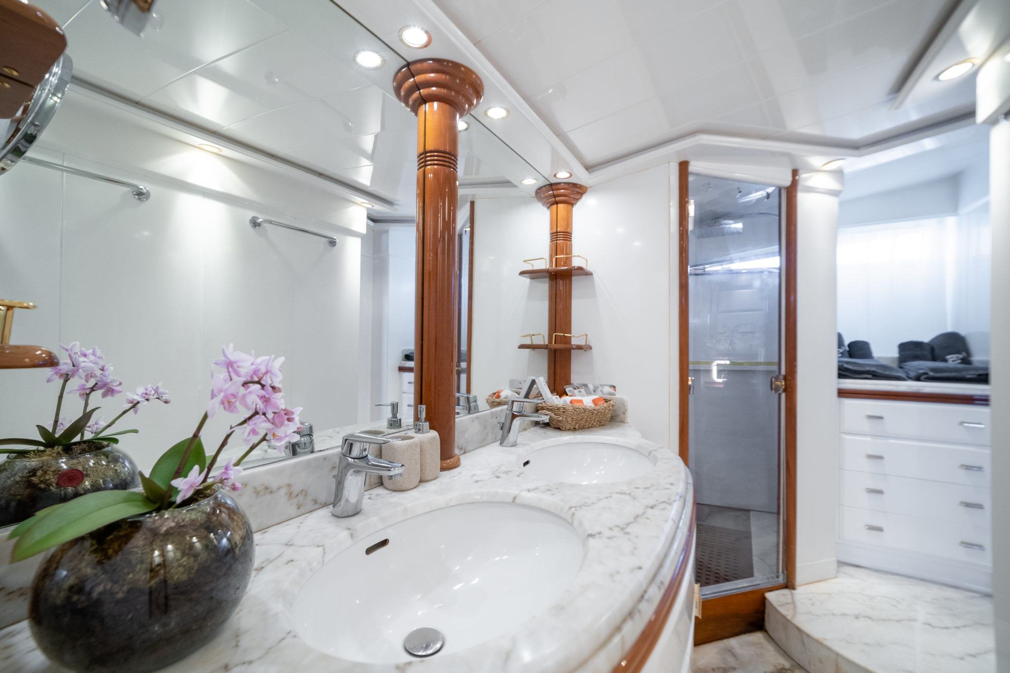 mater ensuite.jpg