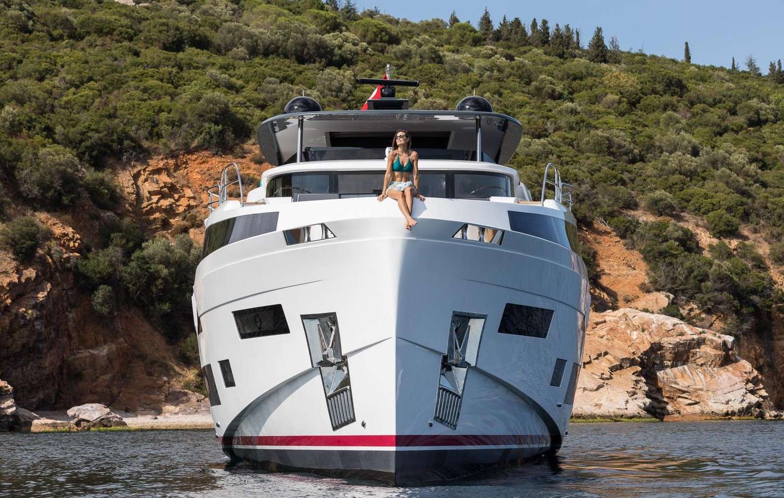 model on the bow.jpg