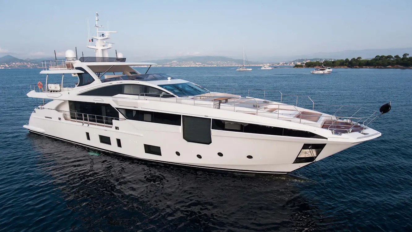 motor yacht HEED.jpg