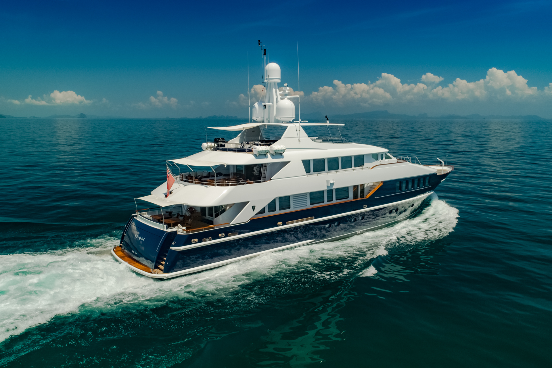 motor yacht LADY AZUL03.jpg