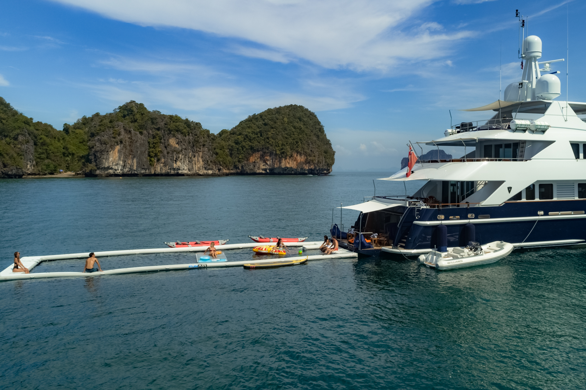 motor yacht LADY AZUL05.jpg