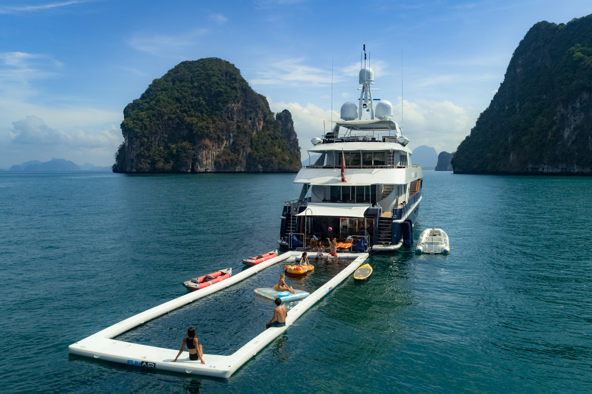 motor yacht LADY AZUL06.jpg