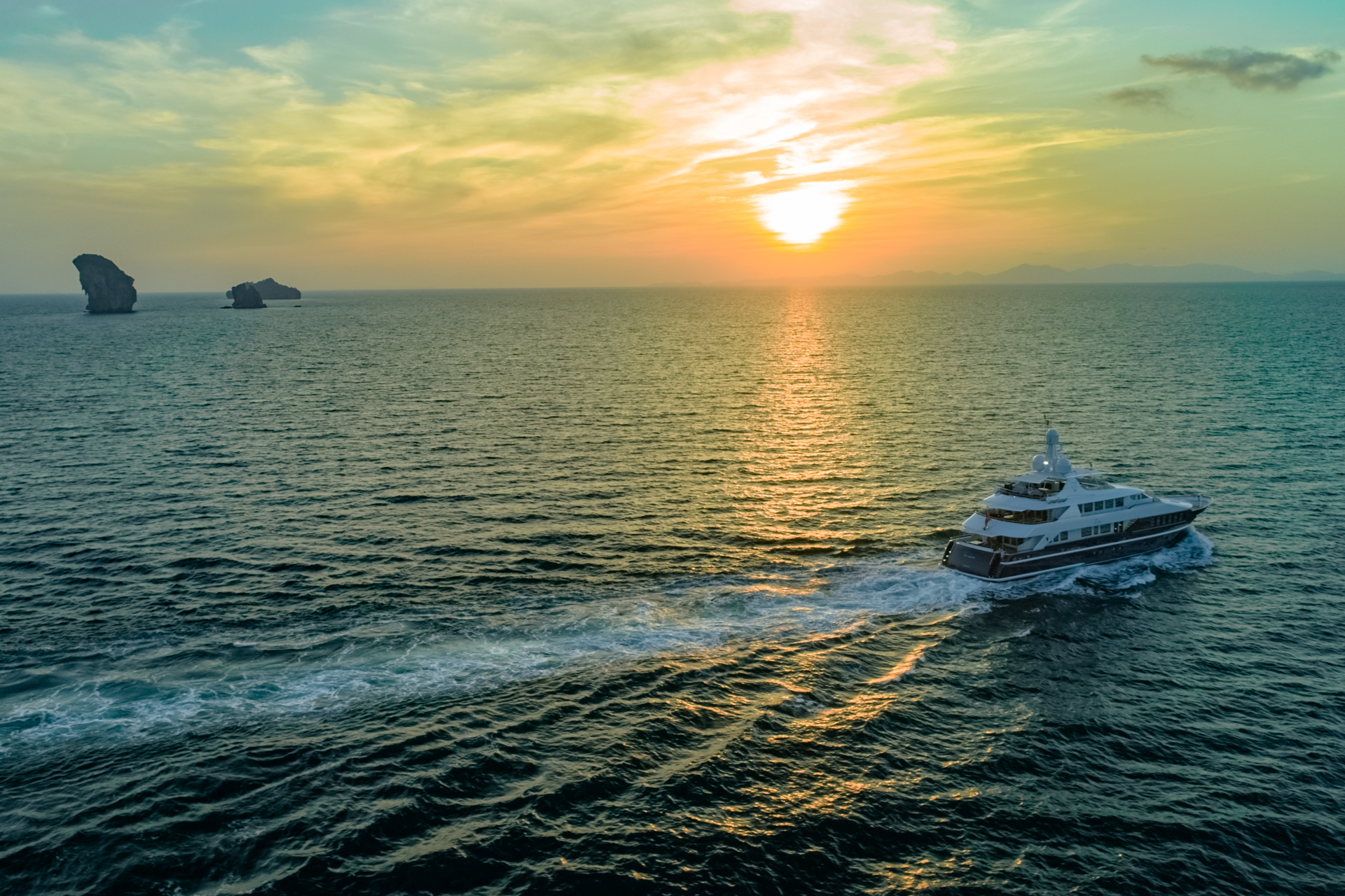 motor yacht LADY AZUL08.jpg