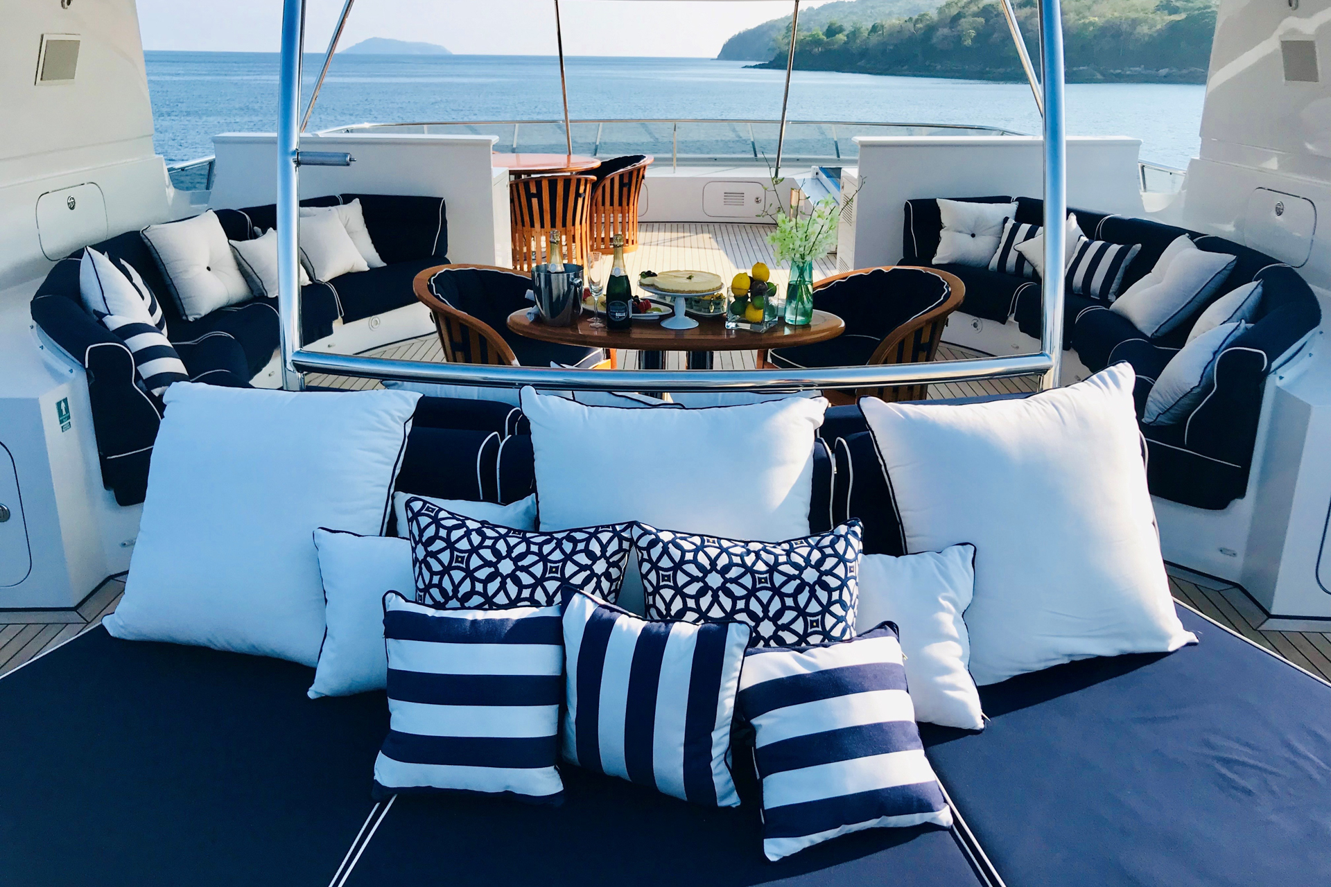 motor yacht LADY AZUL17.jpg