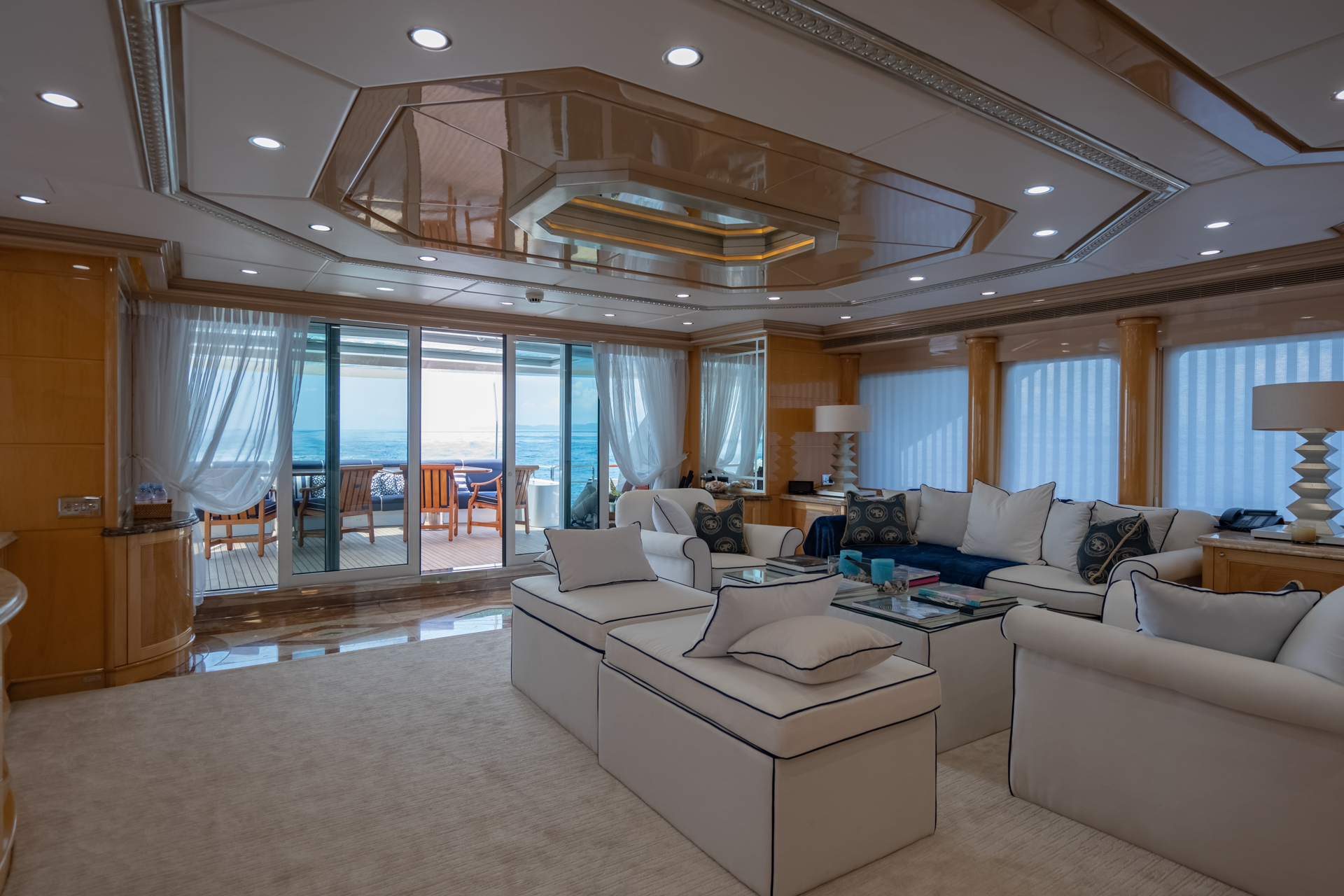 motor yacht LADY AZUL25.jpg