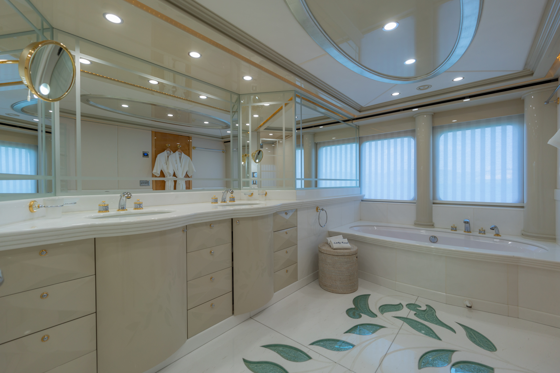 motor yacht LADY AZUL29.jpg