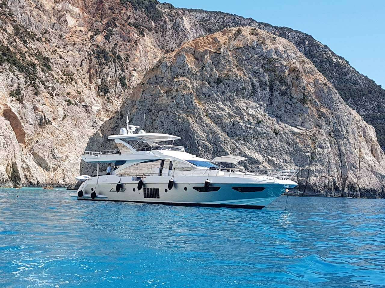 motor yacht MEMORIES.jpg