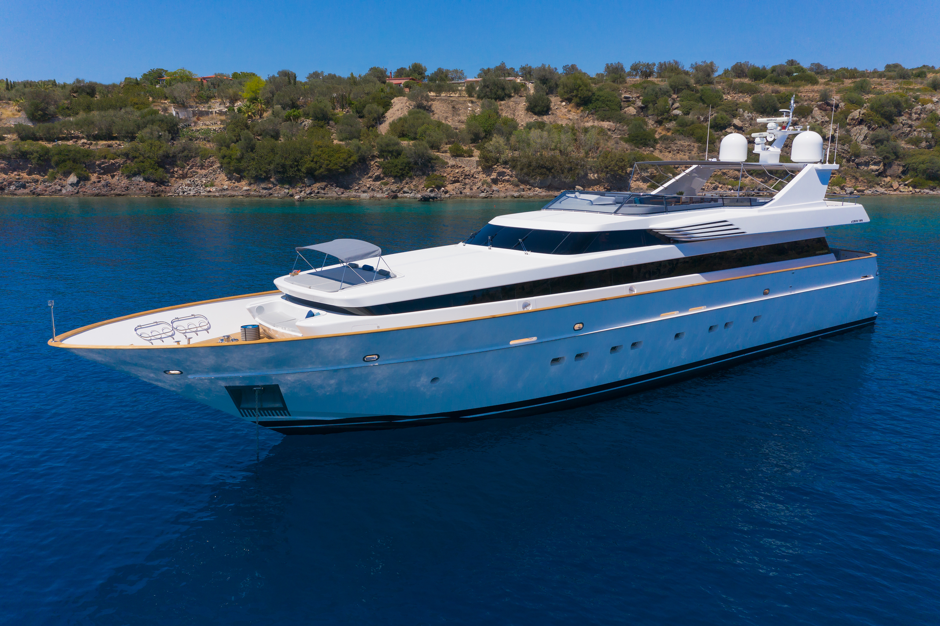 motor yacht Shooting Star at anchor.jpg