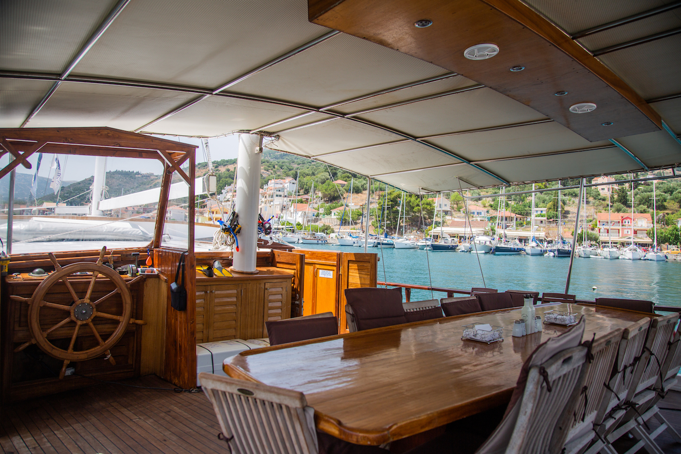 on deck dining area.jpg