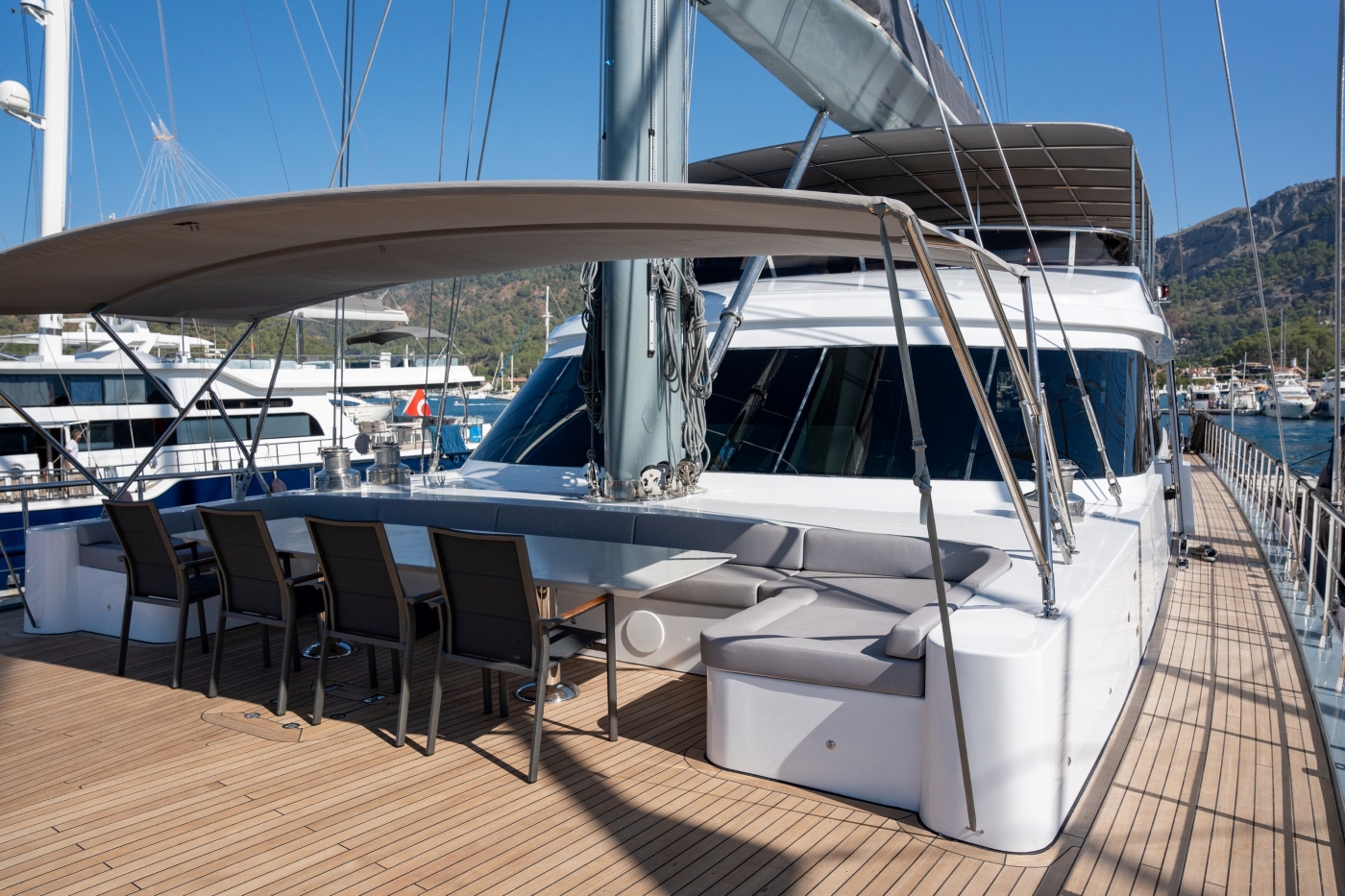 open dining with sea views.jpg