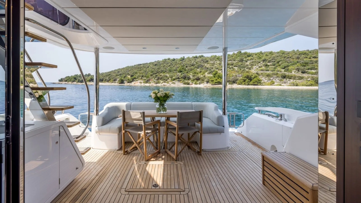 opendeck dining with sea views 01.jpg