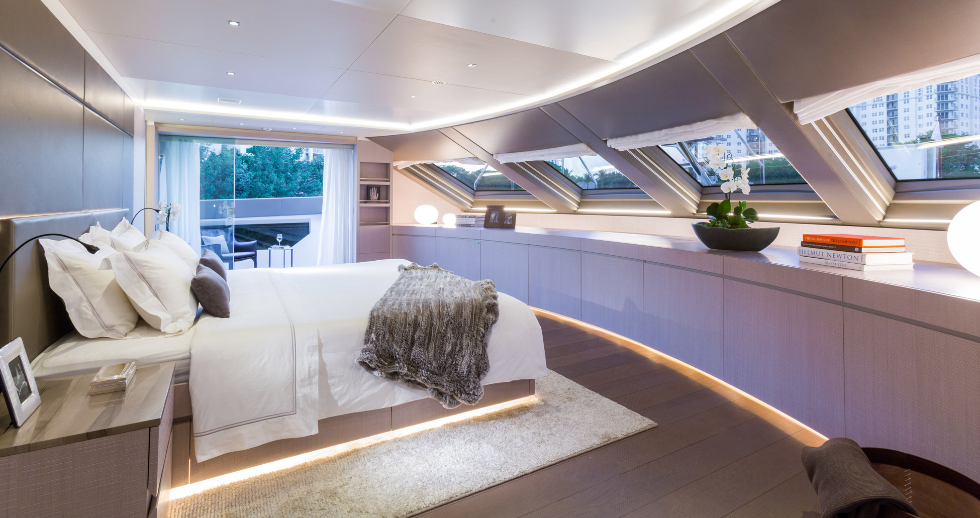 owner suite with panoramic windows.jpg