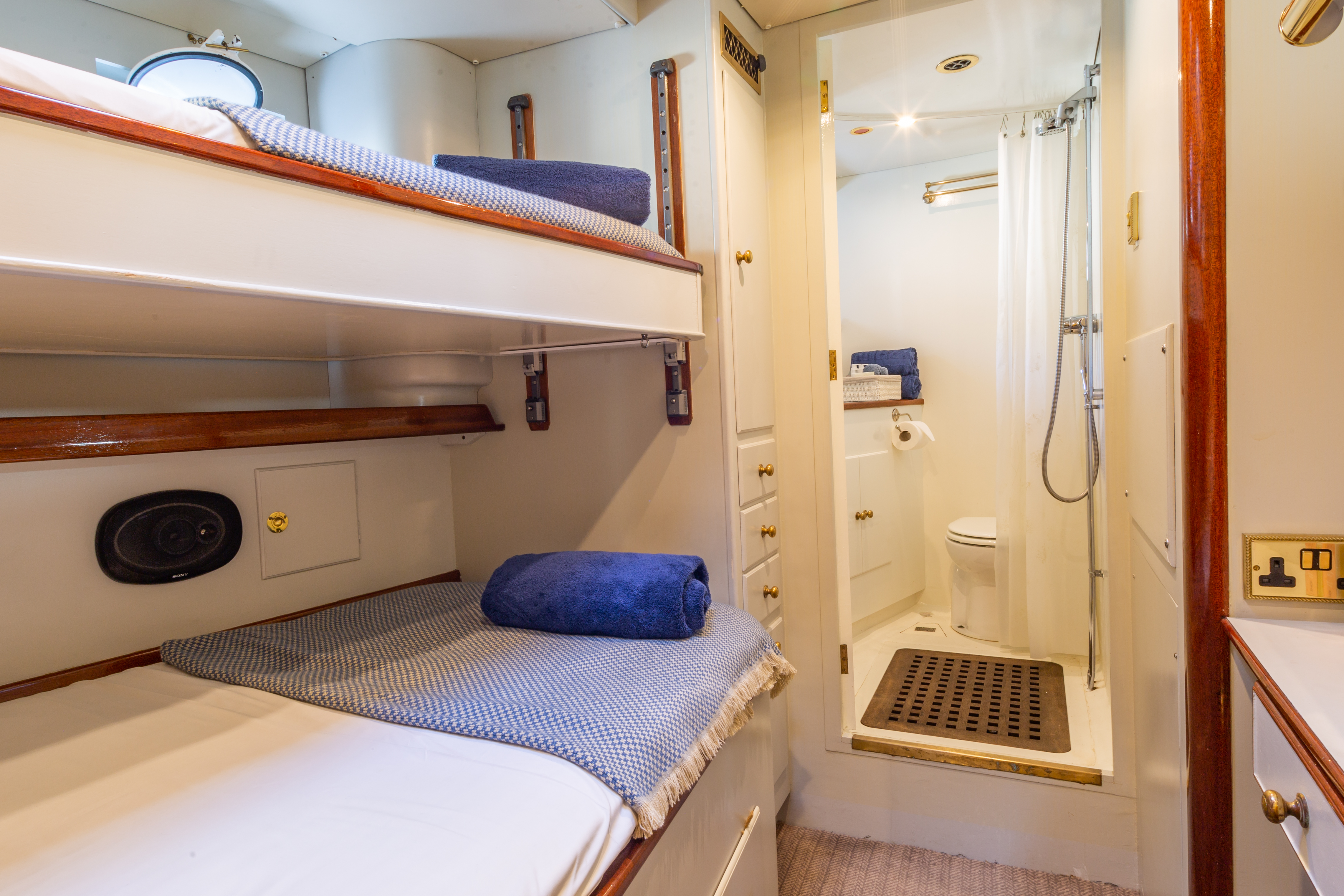 port cabin 2.jpg