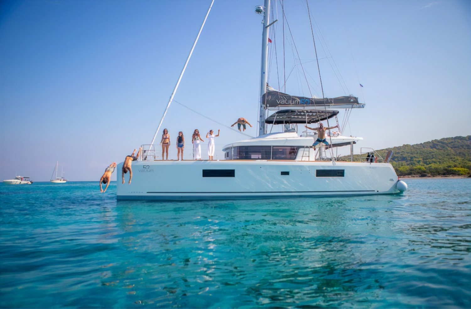 profile of catamaran yacht VALIUM 52.jpg