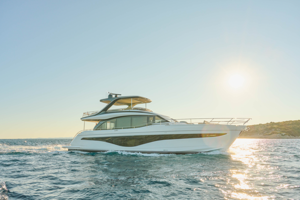 profile of yacht ELIZABETH.jpg