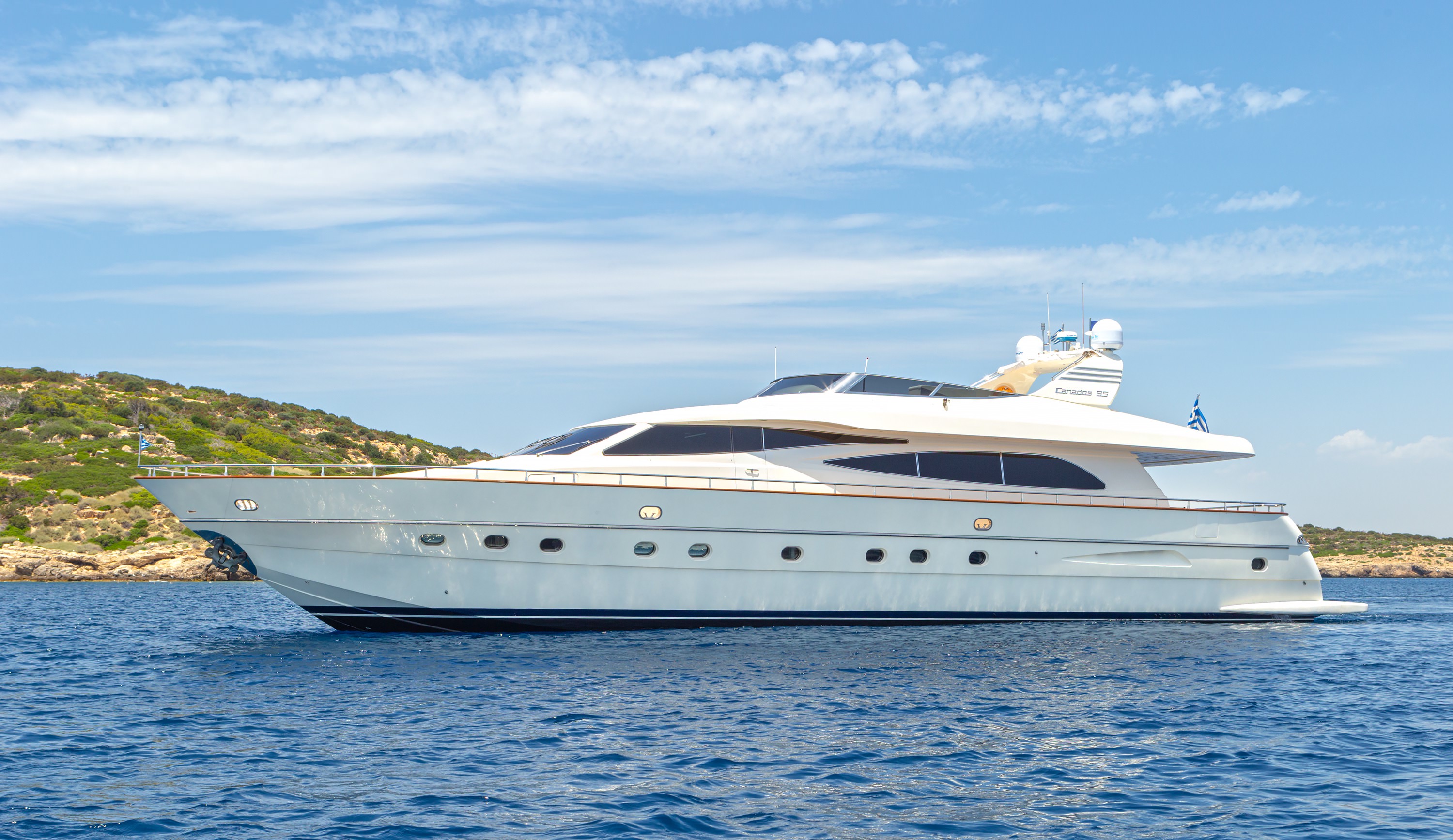 profile of yacht VYNO.jpg