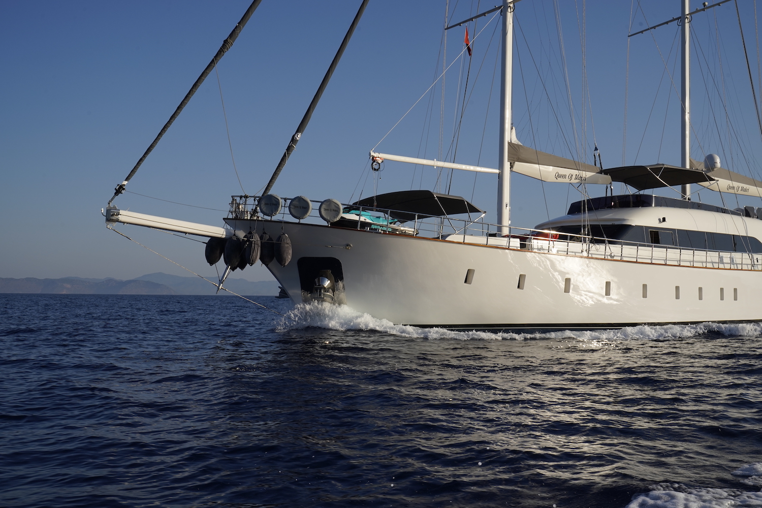 queen of makri bow close up.jpg