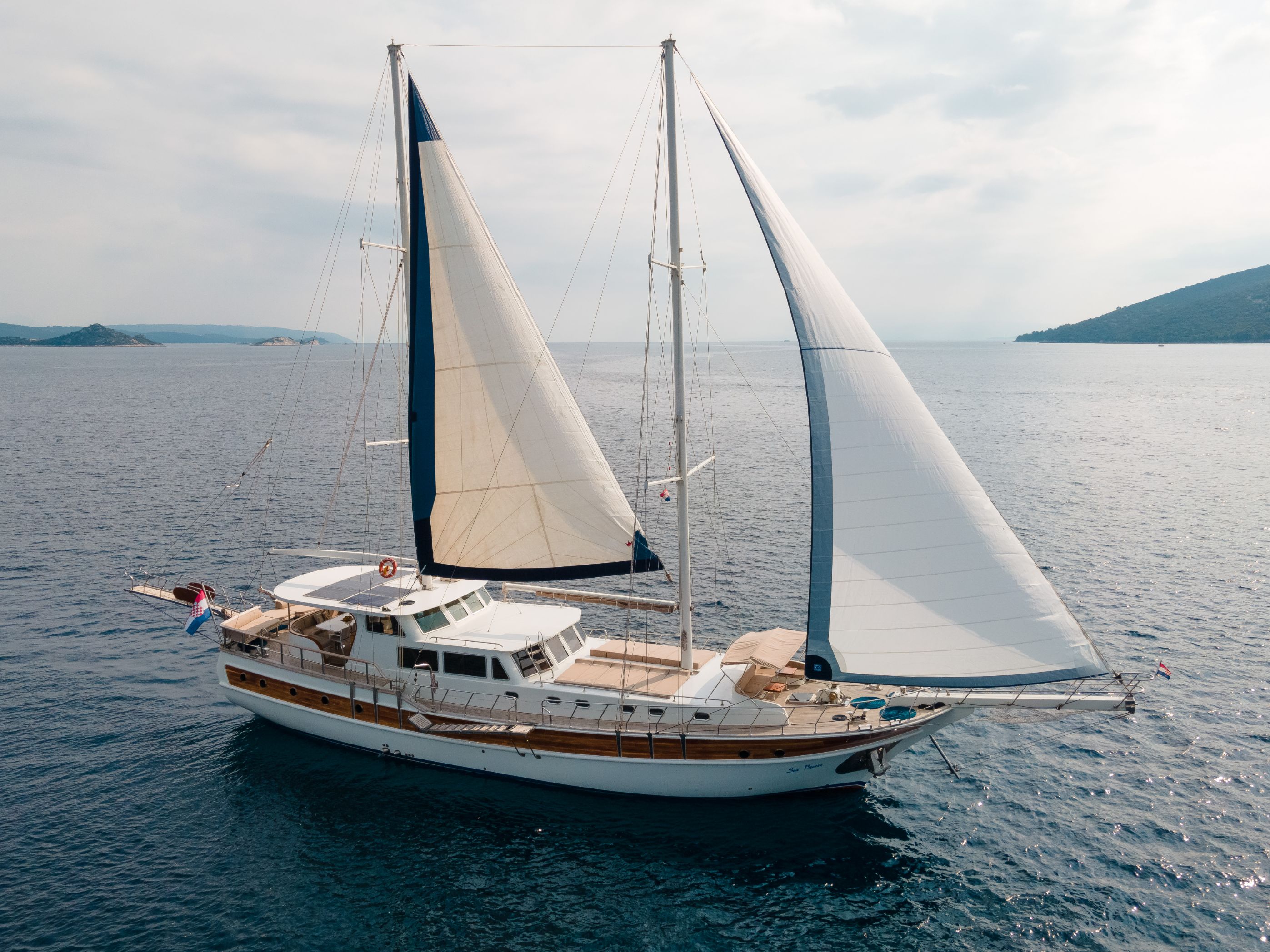 sailing yacht Sea Breeze.jpg