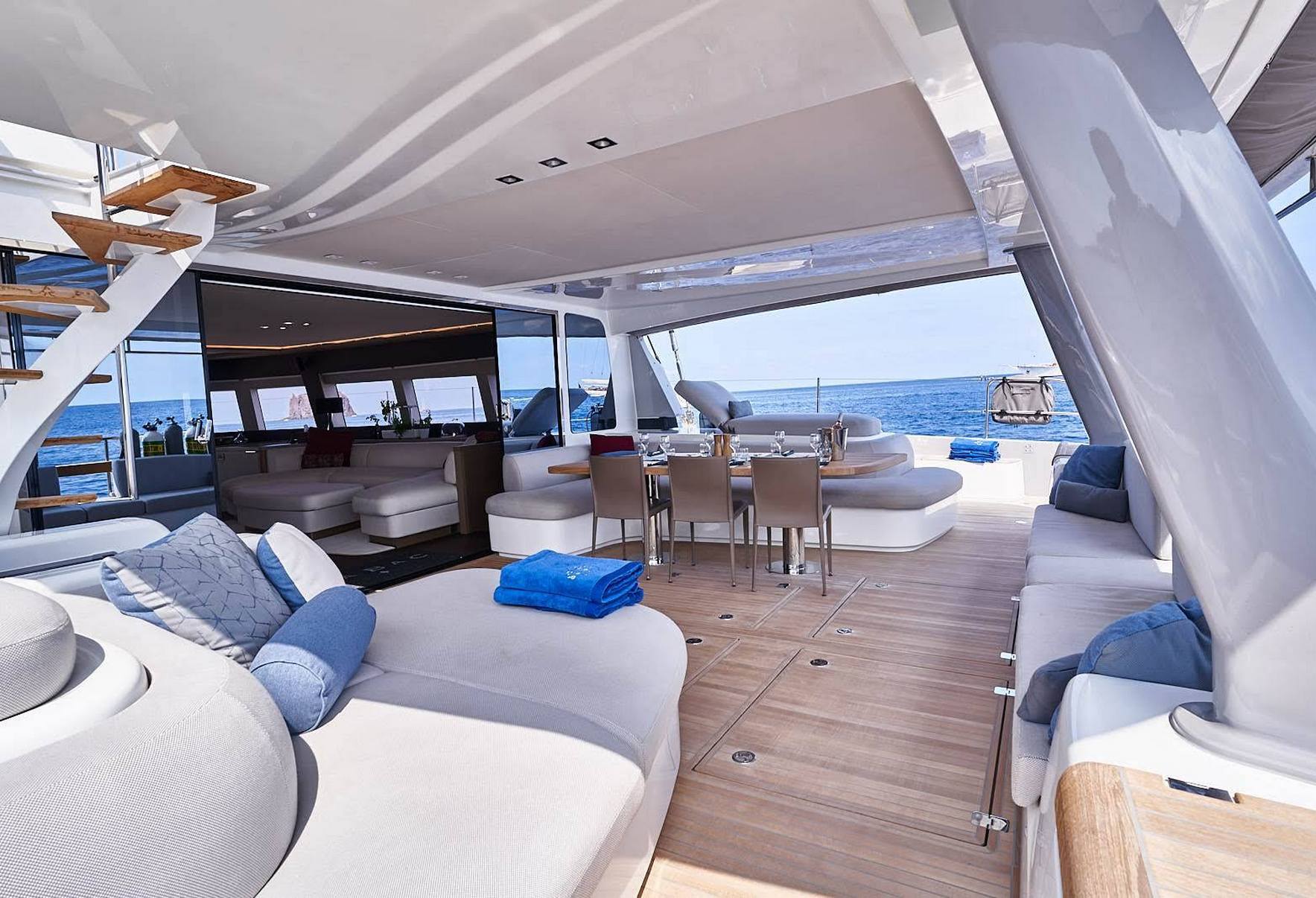 sailing-catamaran-babac-aft-deck2.jpg