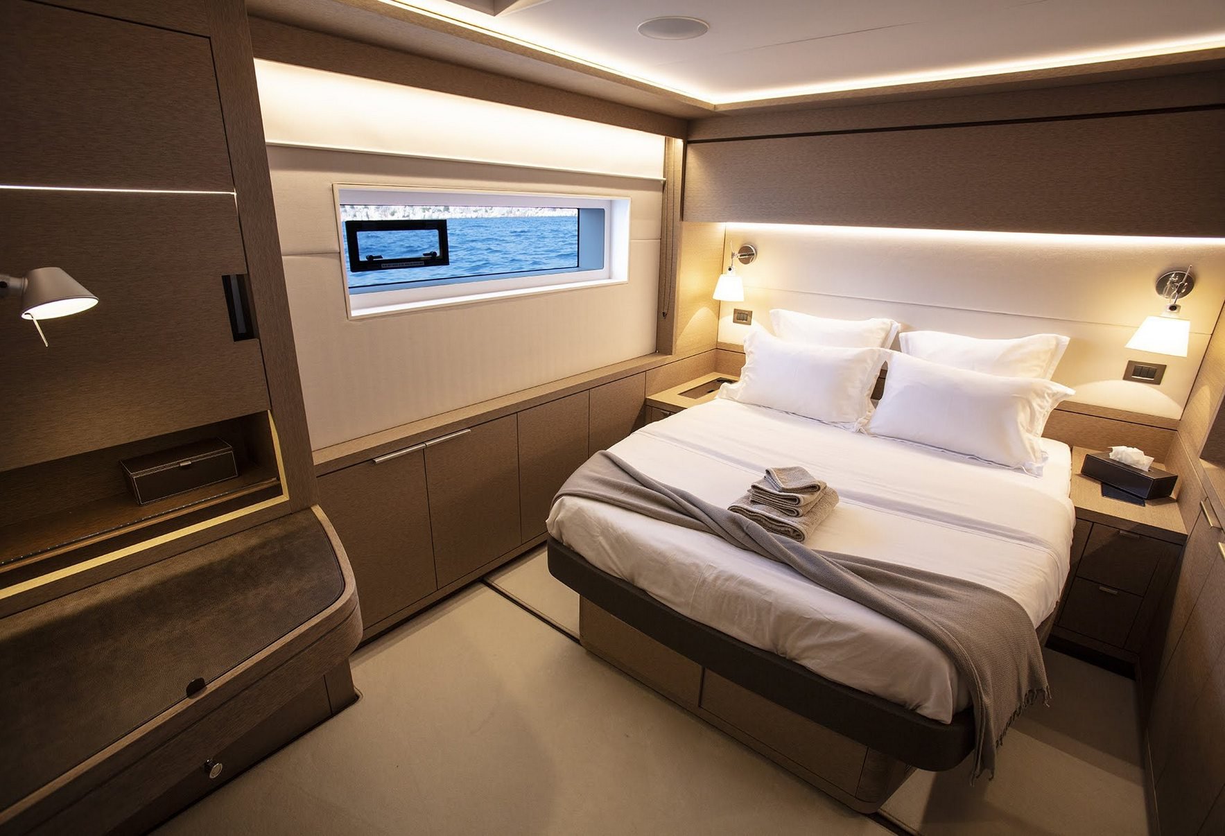 sailing-catamaran-babac-aft-stb-cabin-low.jpg