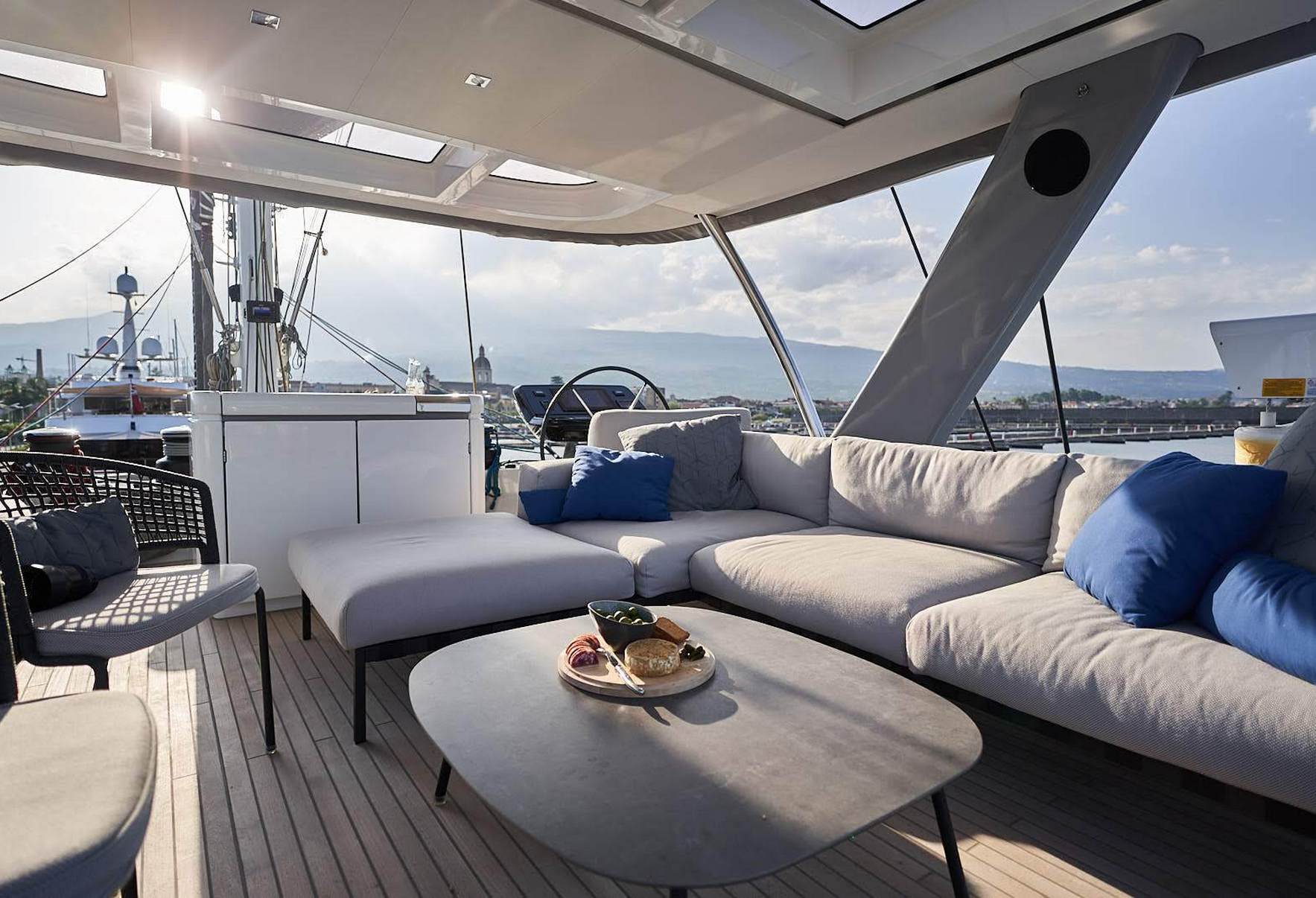 sailing-catamaran-babac-flybridge.jpg