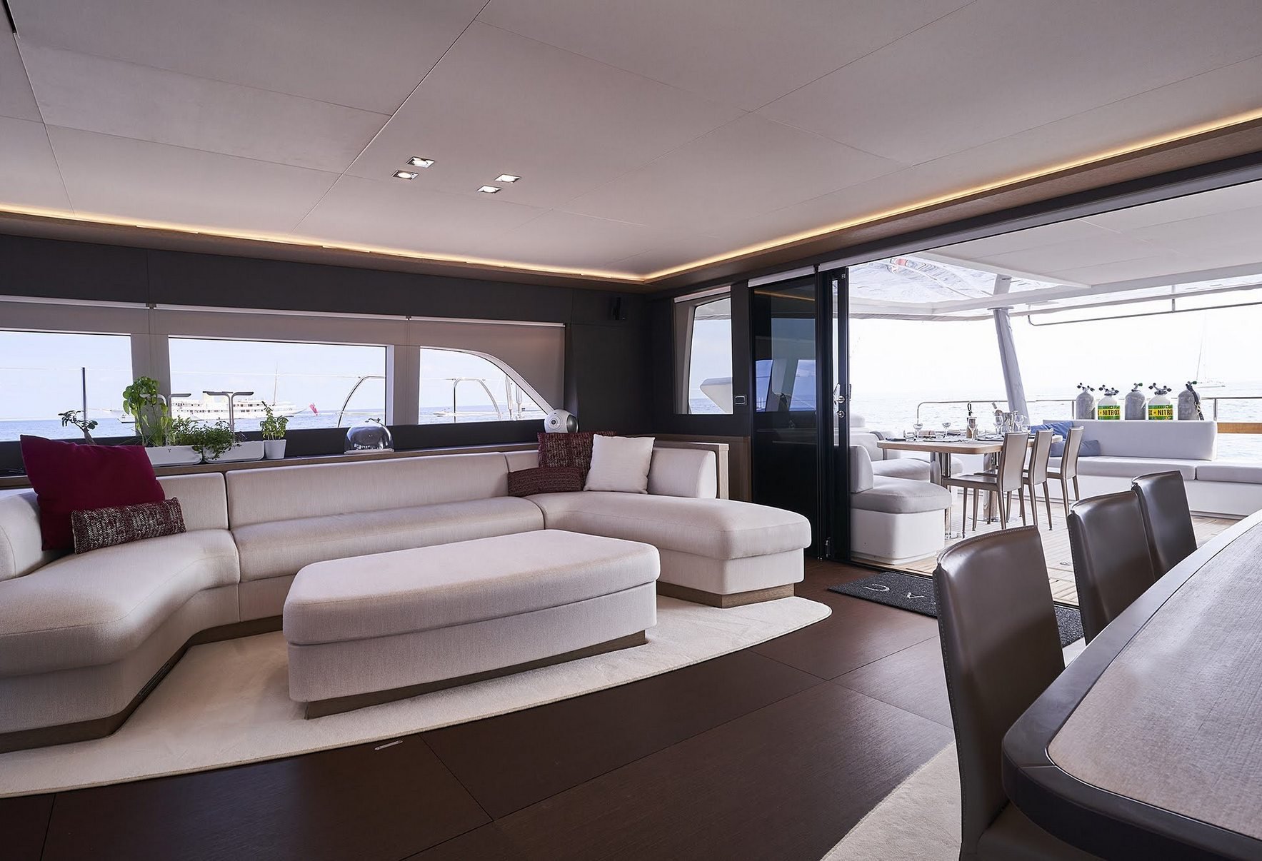 sailing-catamaran-babac-saloon.jpg
