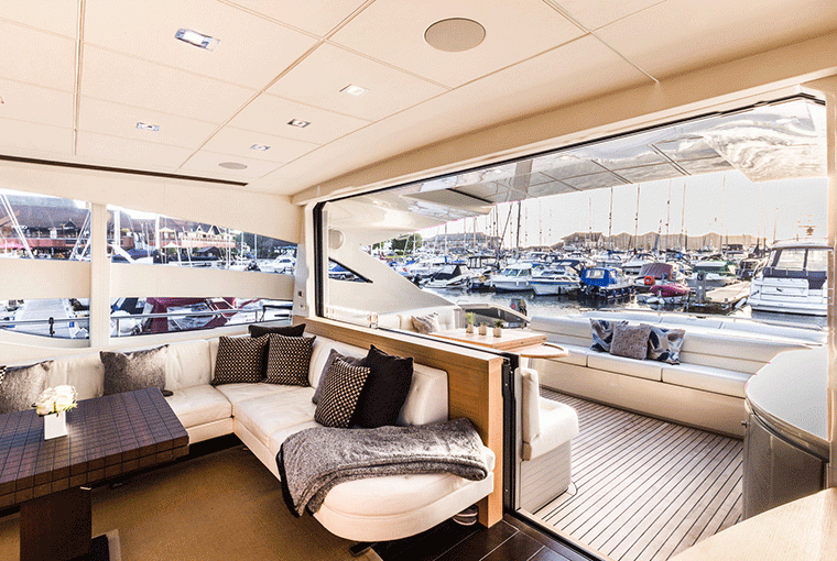 saloon and exterior deck.gif