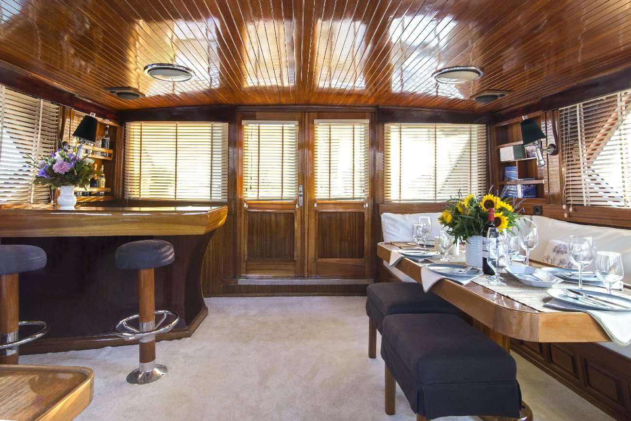 saloon bar and dining area.jpg