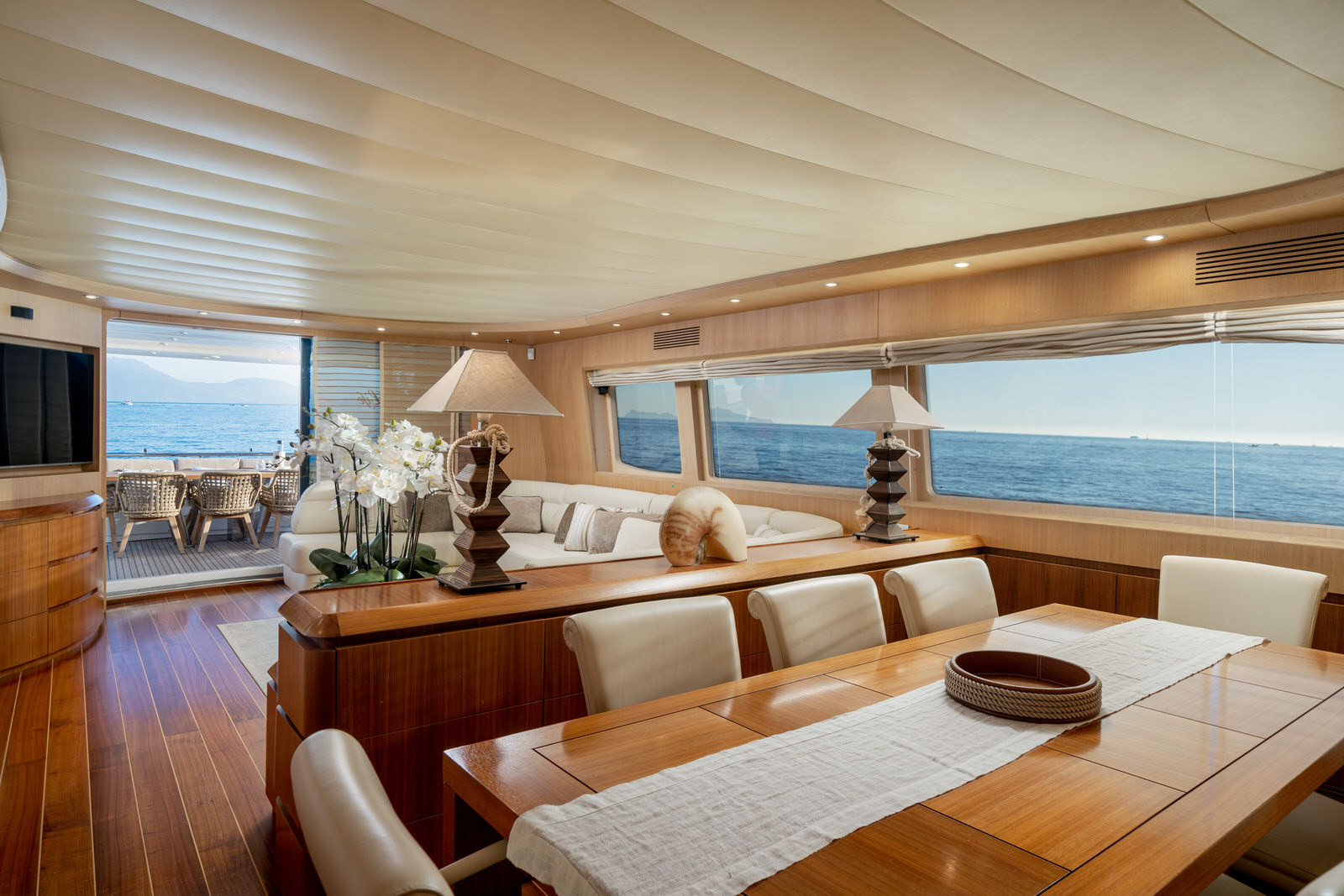 saloon dining and seating.jpg