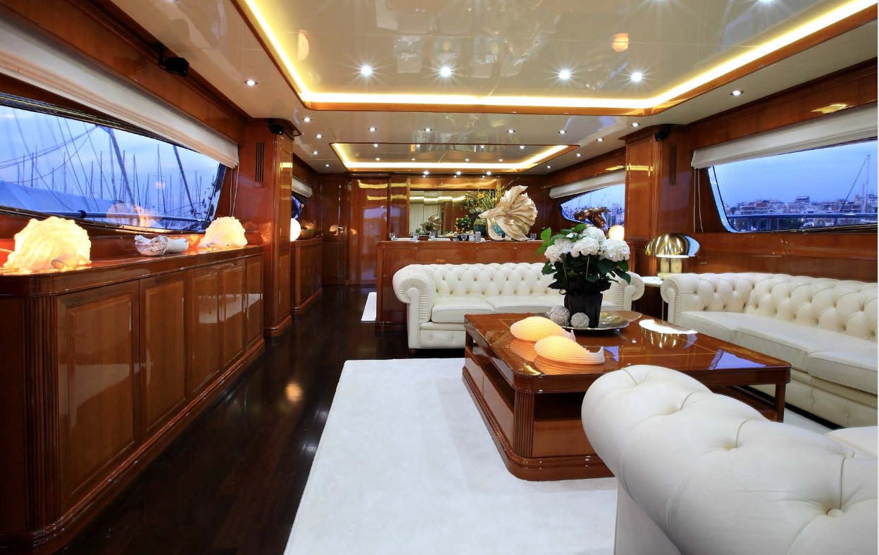 saloon forward view.jpg