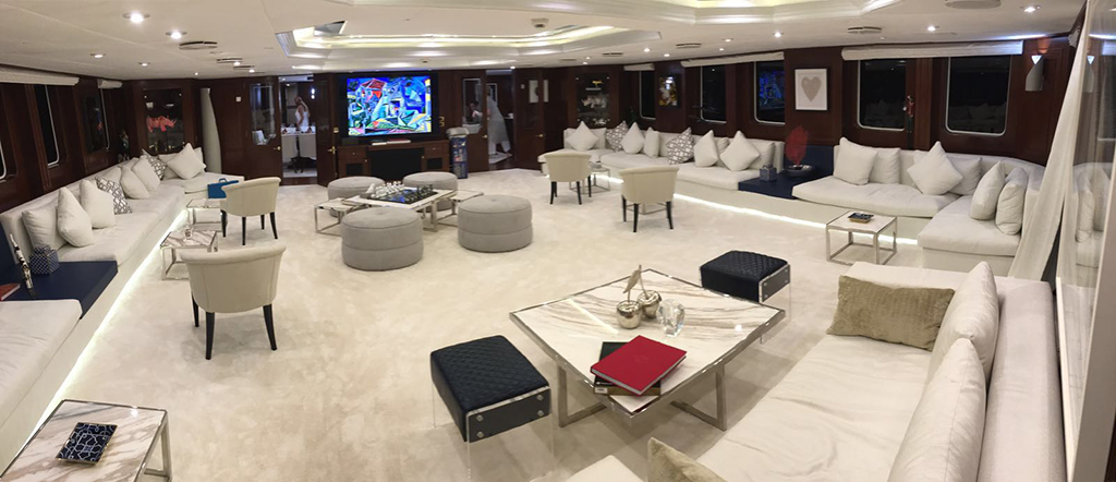saloon with games table, TV and relaxation.jpg