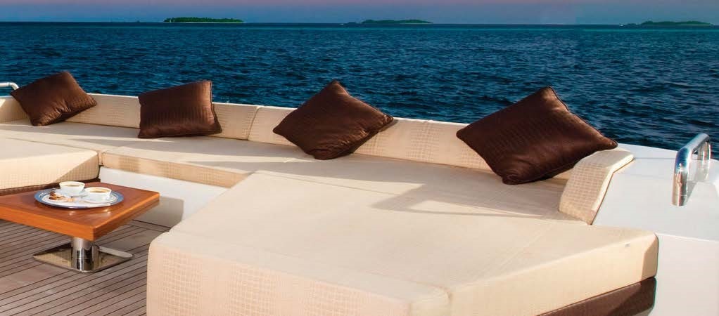settee on deck.jpg