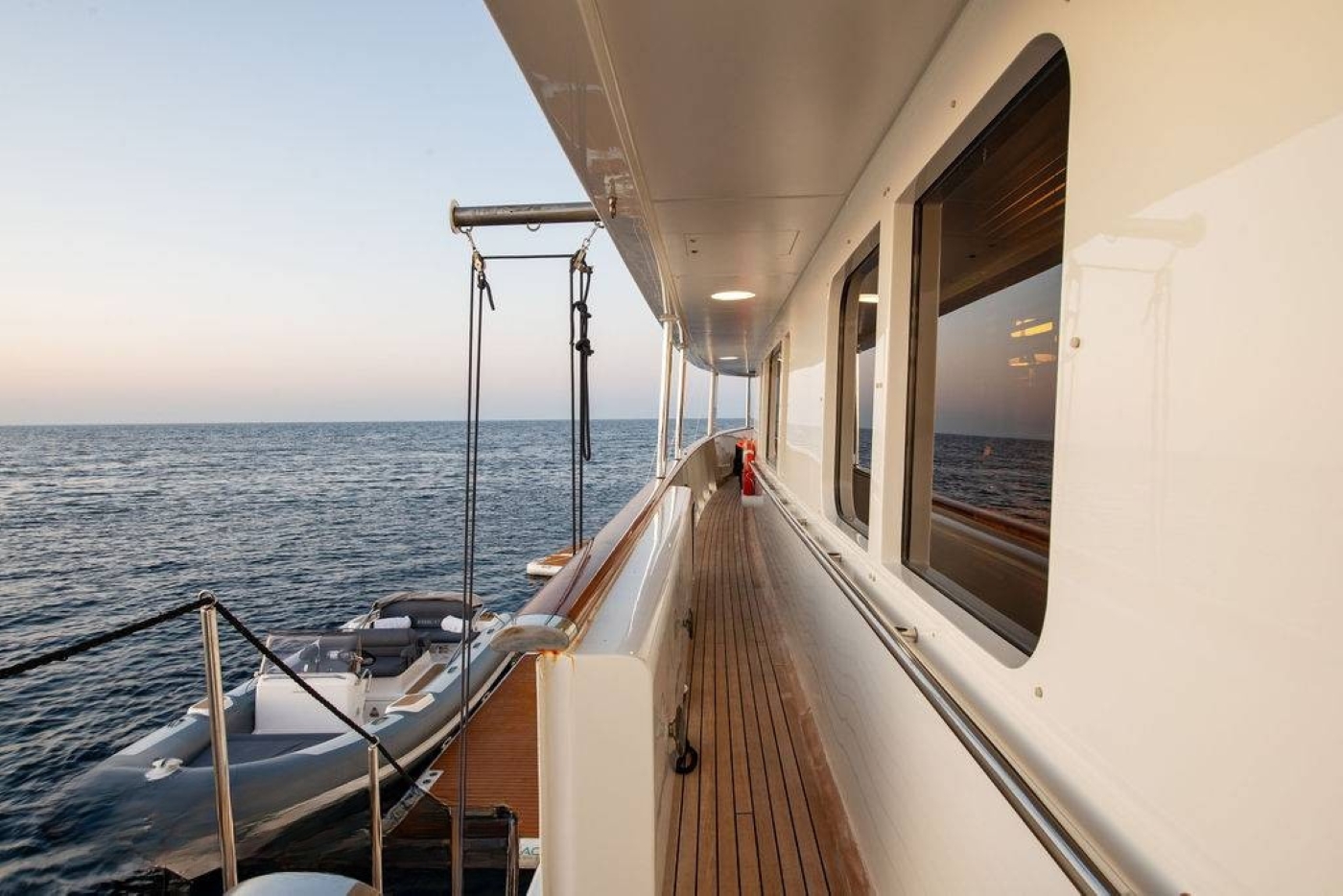side deck 01.jpg