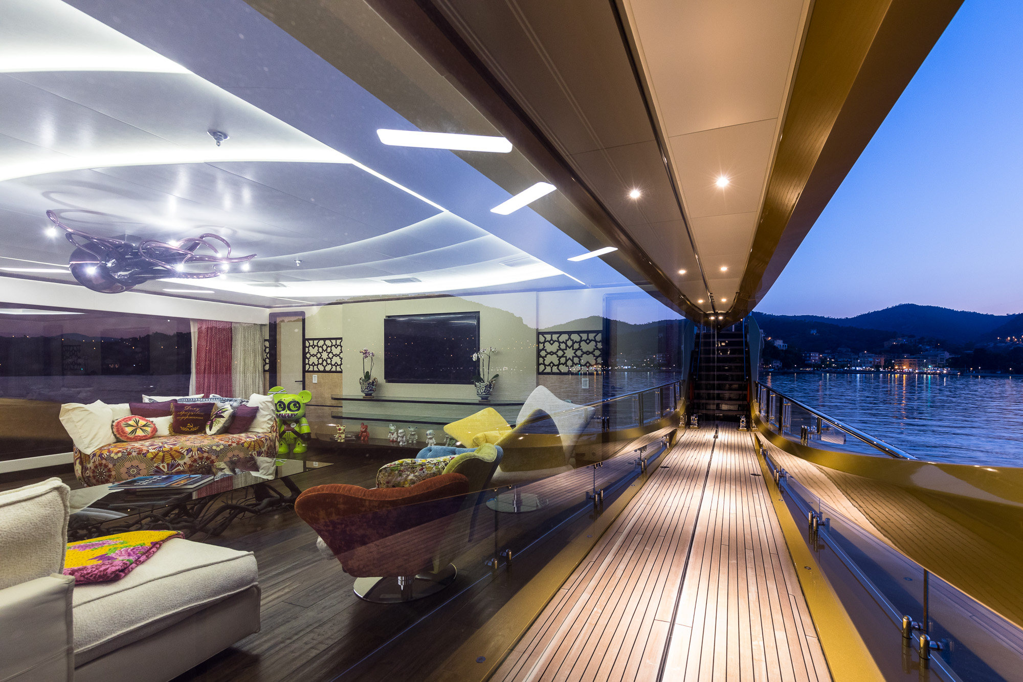 side deck looking into the saloon.jpg