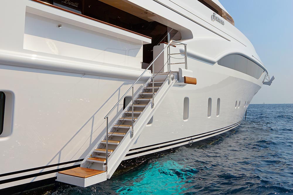 side ledder : stair to the tender.jpg