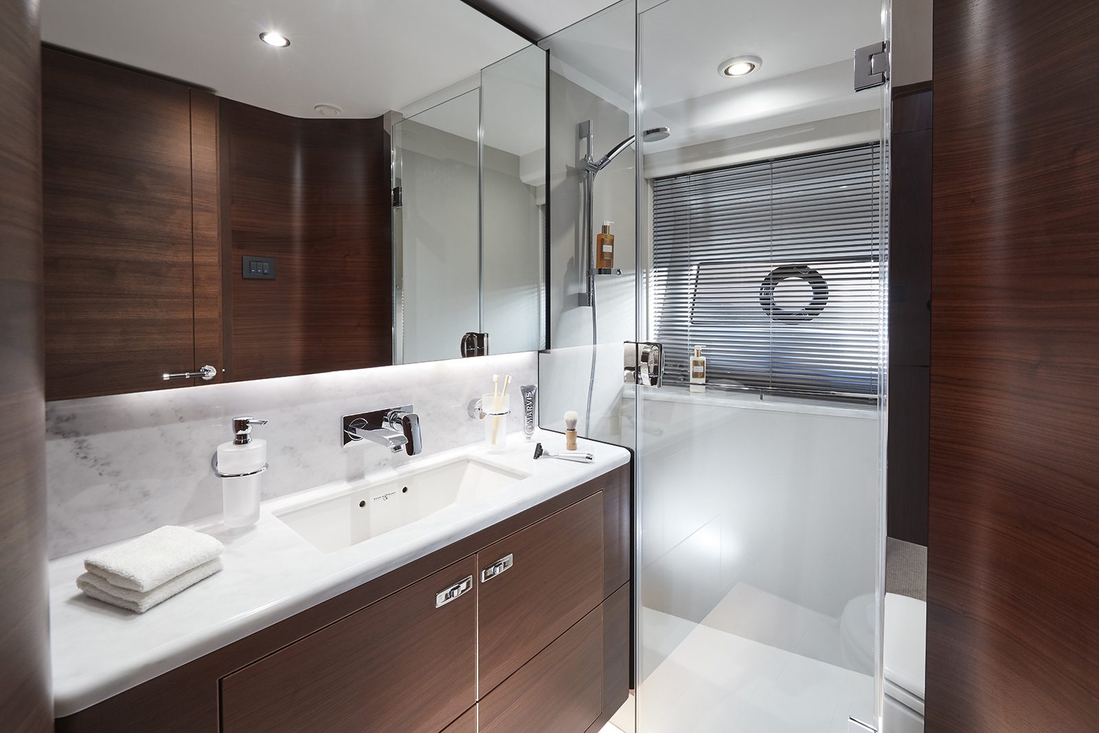 starboard cabin ensuite.jpg