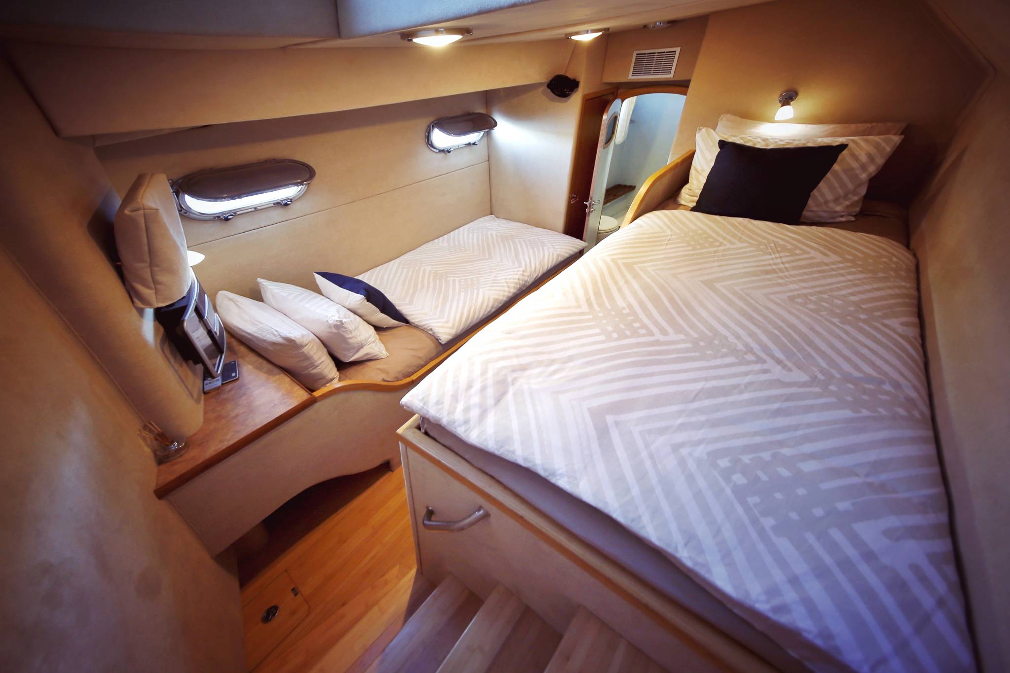 starboard cabin.jpg