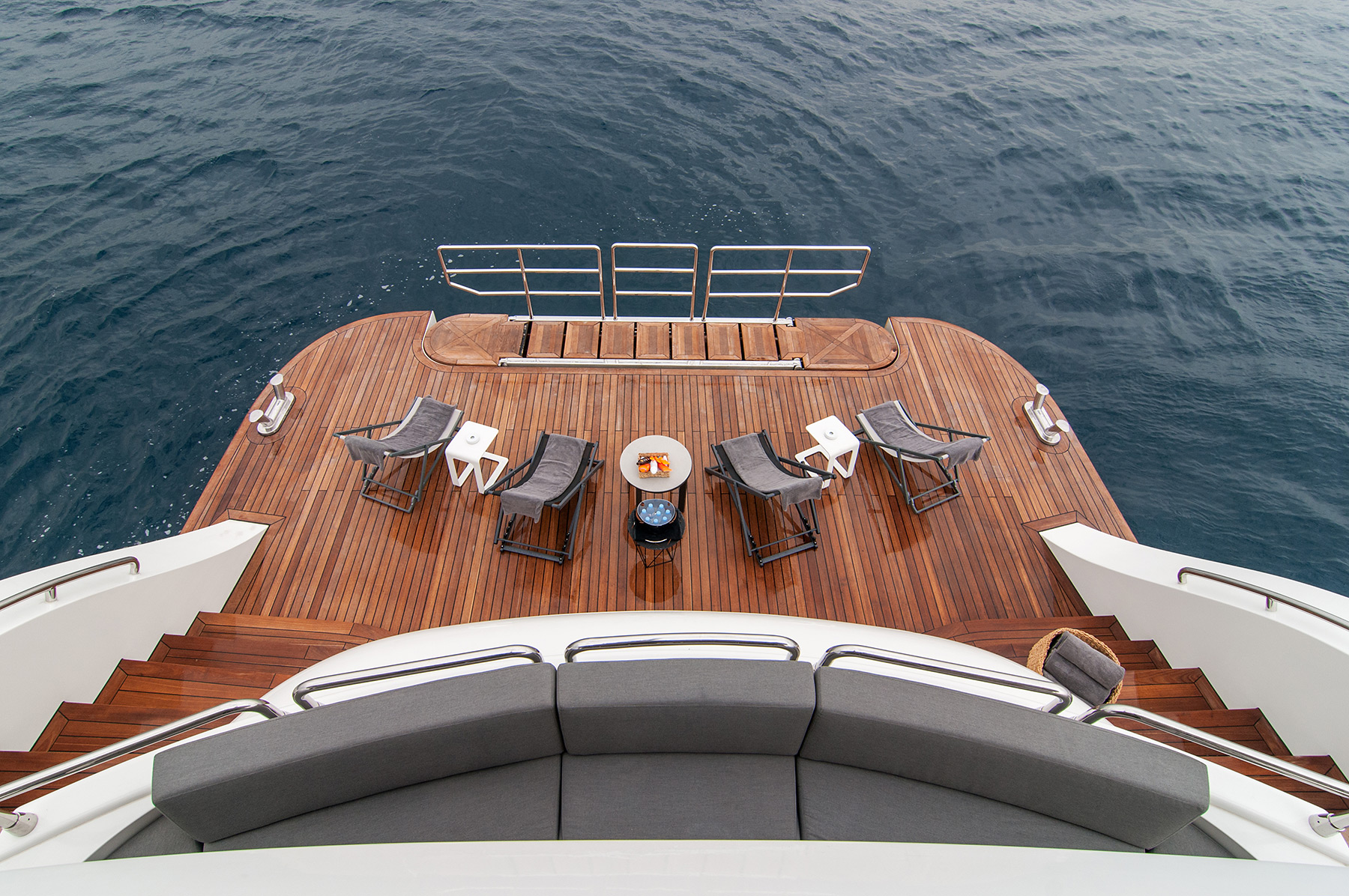 stern swim platform.jpg