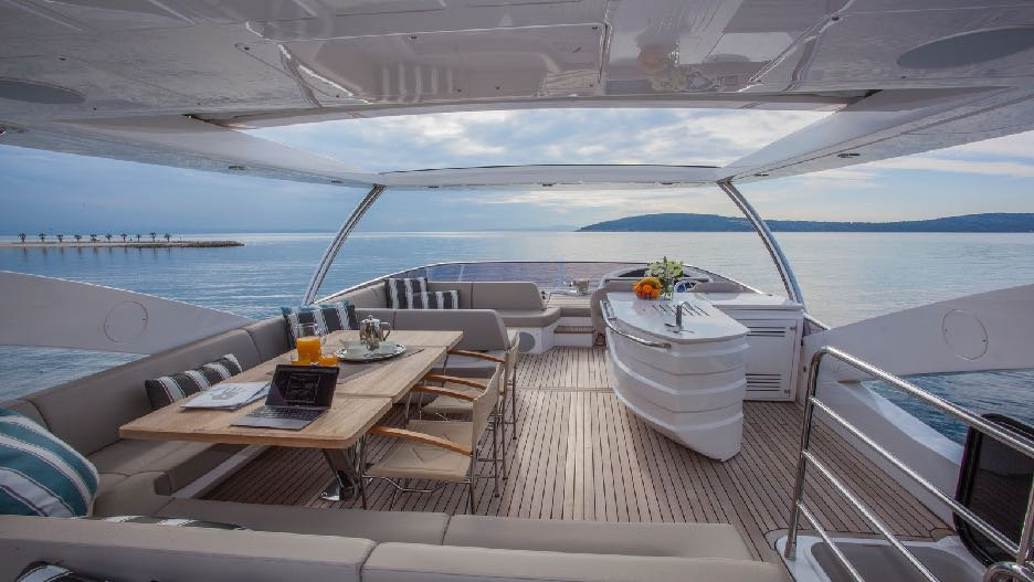 sun deck - flybridge.png